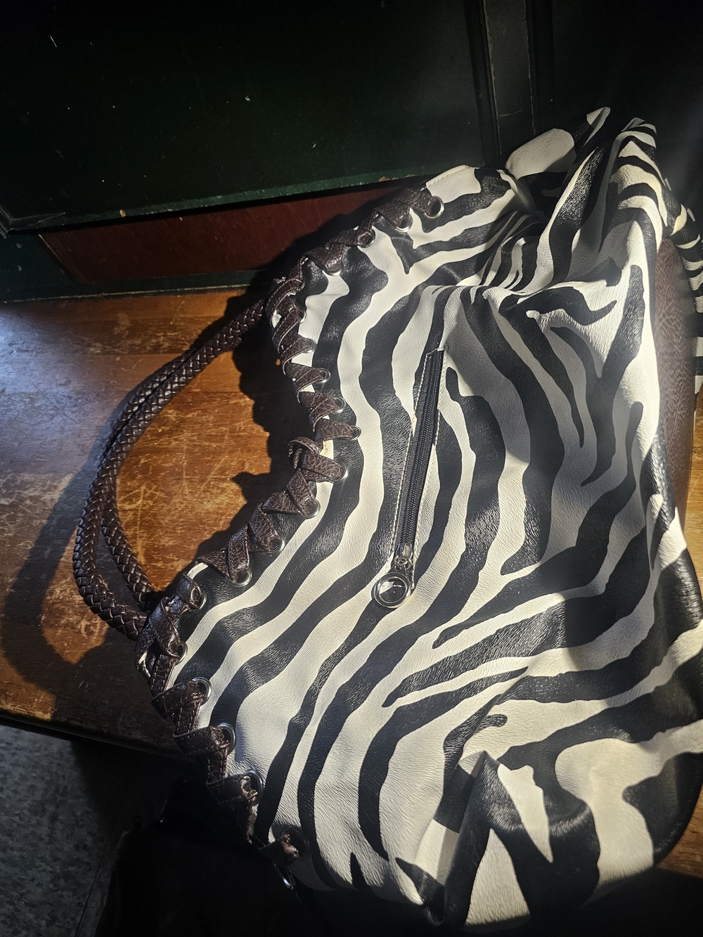 Women’s Zebra Stripe Shoulder Bag - Black & White